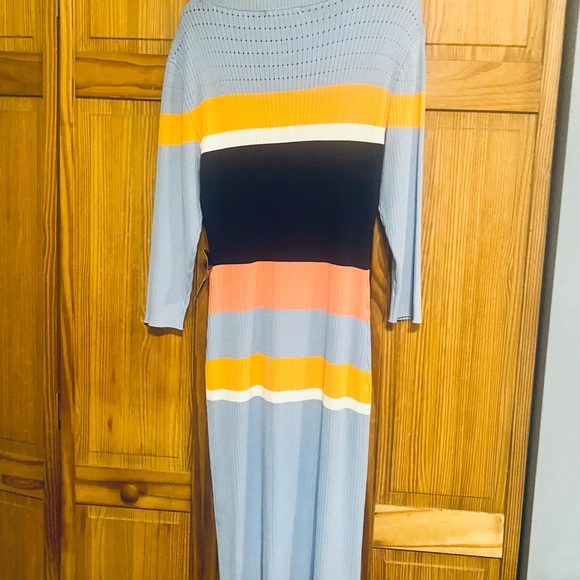 ❤️NWT-❤️STRIPED SHEATH SWEATER
DRESS - Picture 4 of 6